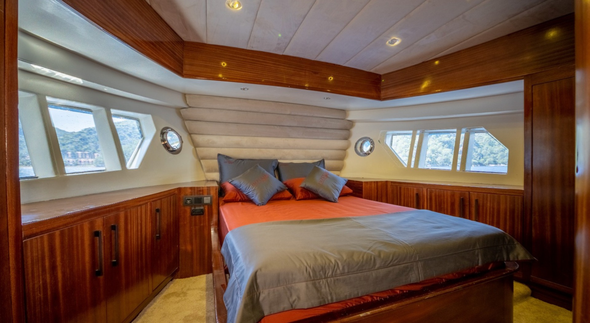 Göcek'te Geniş Kabinli Trawler - 9