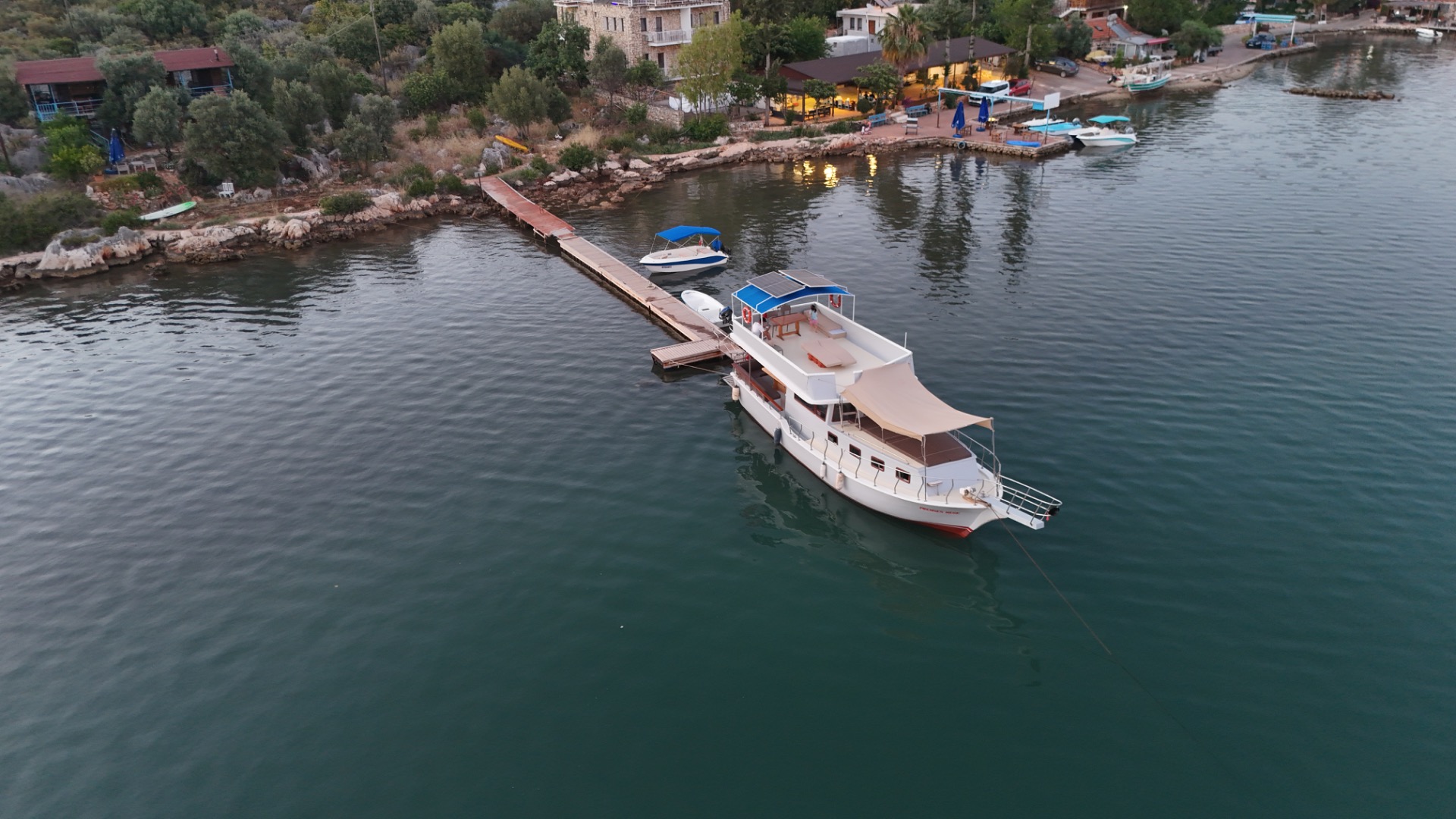 Modern dizaynı ile Kekova’da yatılı tur teknesi - 9