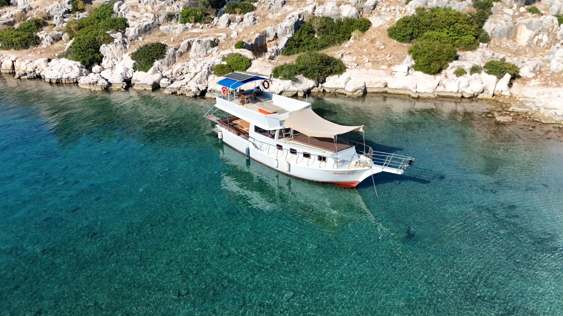 Modern dizaynı ile Kekova’da yatılı tur teknesi - 7