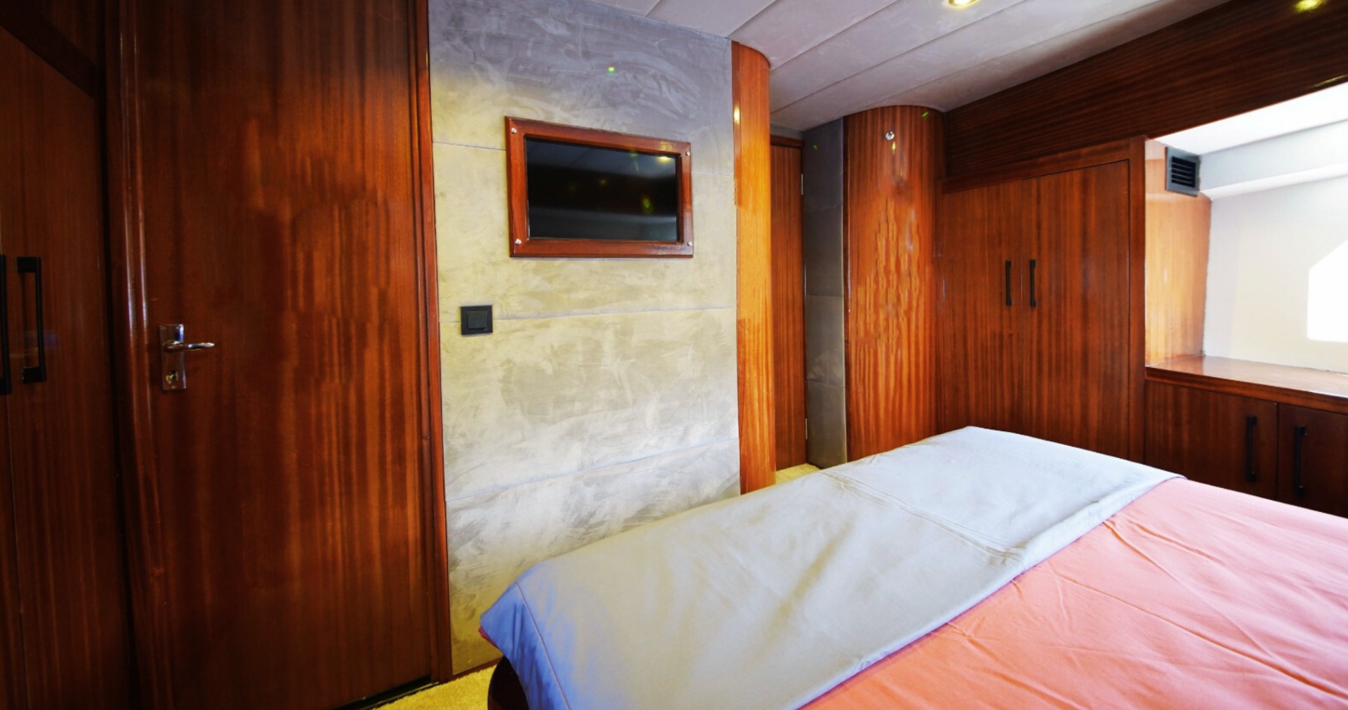 Göcek'te Geniş Kabinli Trawler - 8