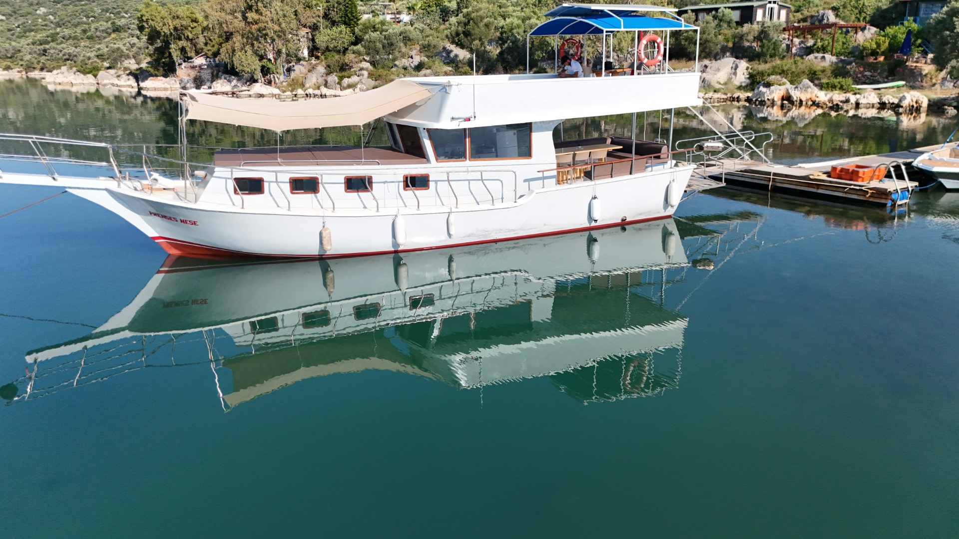 Modern dizaynı ile Kekova’da yatılı tur teknesi - 1