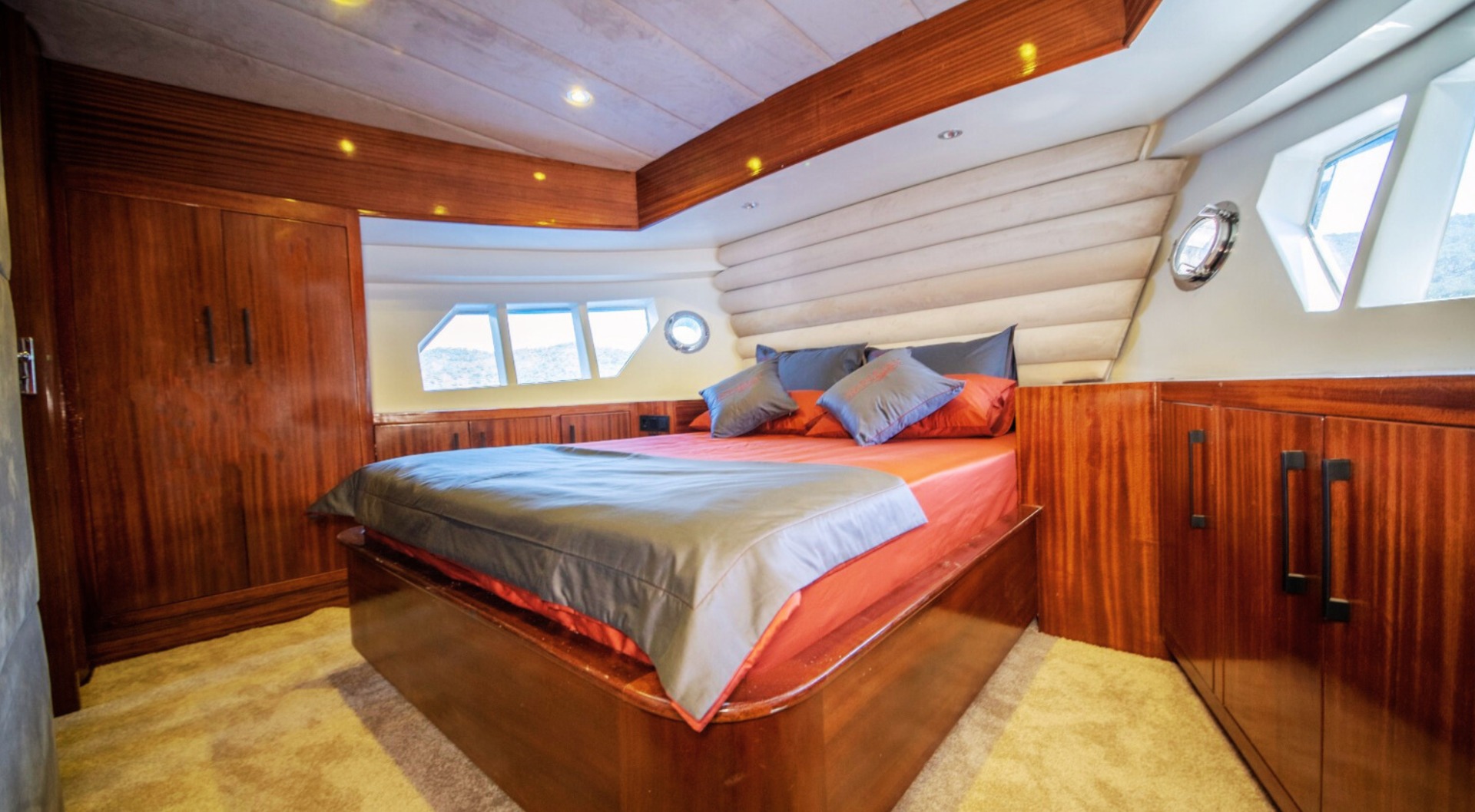 Göcek'te Geniş Kabinli Trawler - 7