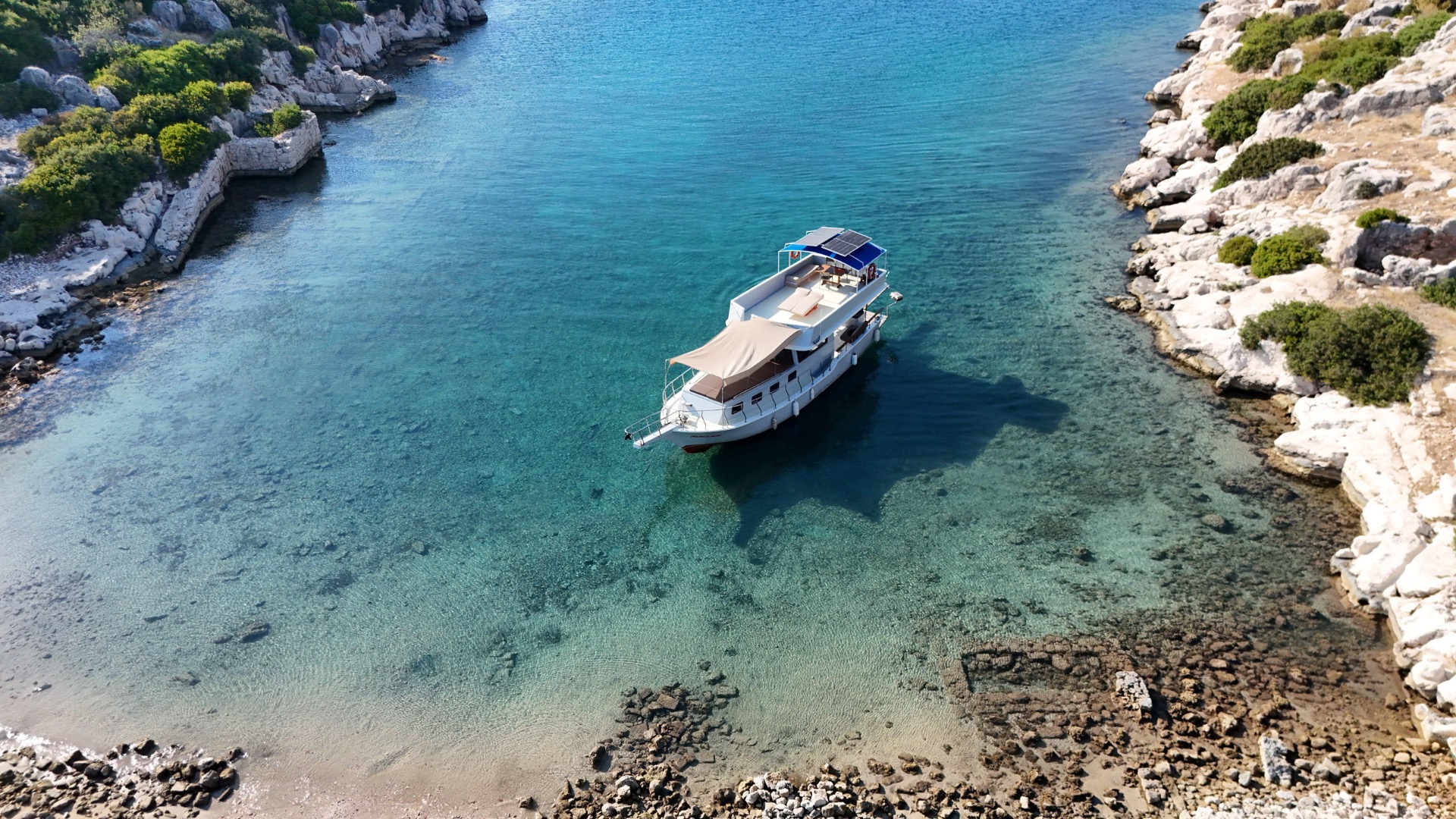 Modern dizaynı ile Kekova’da yatılı tur teknesi - 8